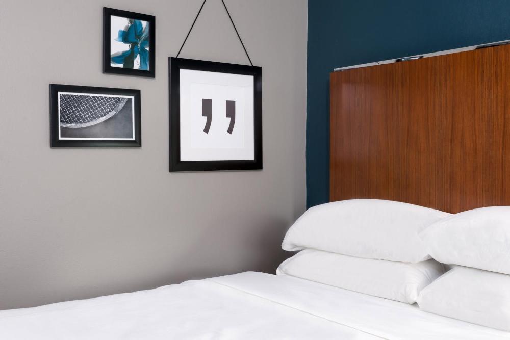 Junior Suite, 1 King, Whirlpool interior